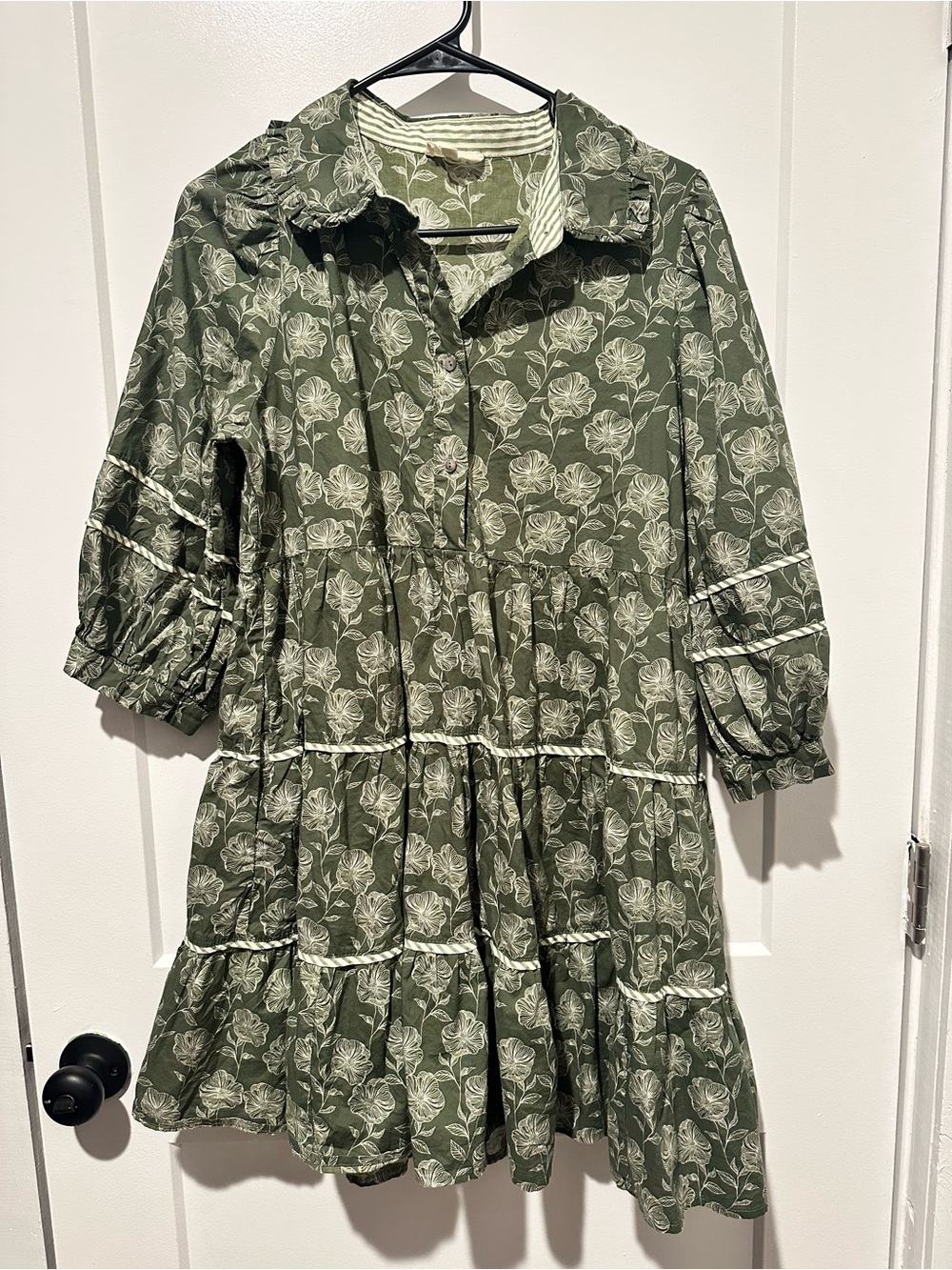 entro Olive Floral Tiered Button-Front Midi Dress